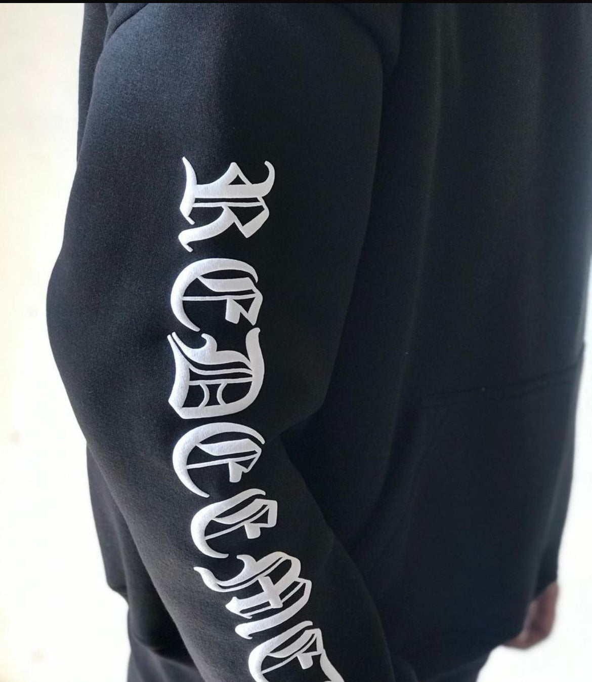 'DARE TO DIFFER' HOODIE BLACK/WHITE